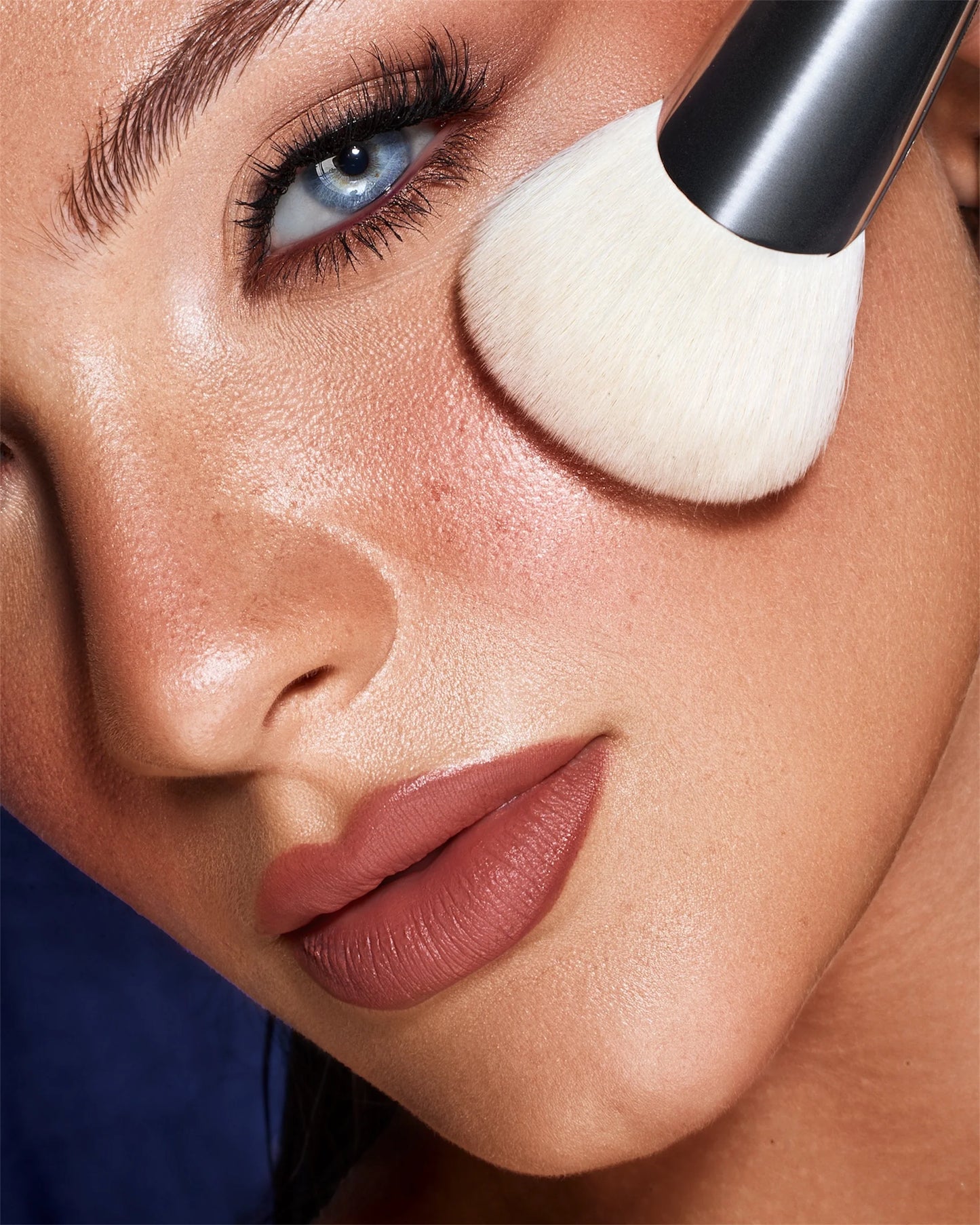 ROYAL COSMETICS
Bronzer Fan Brush R308