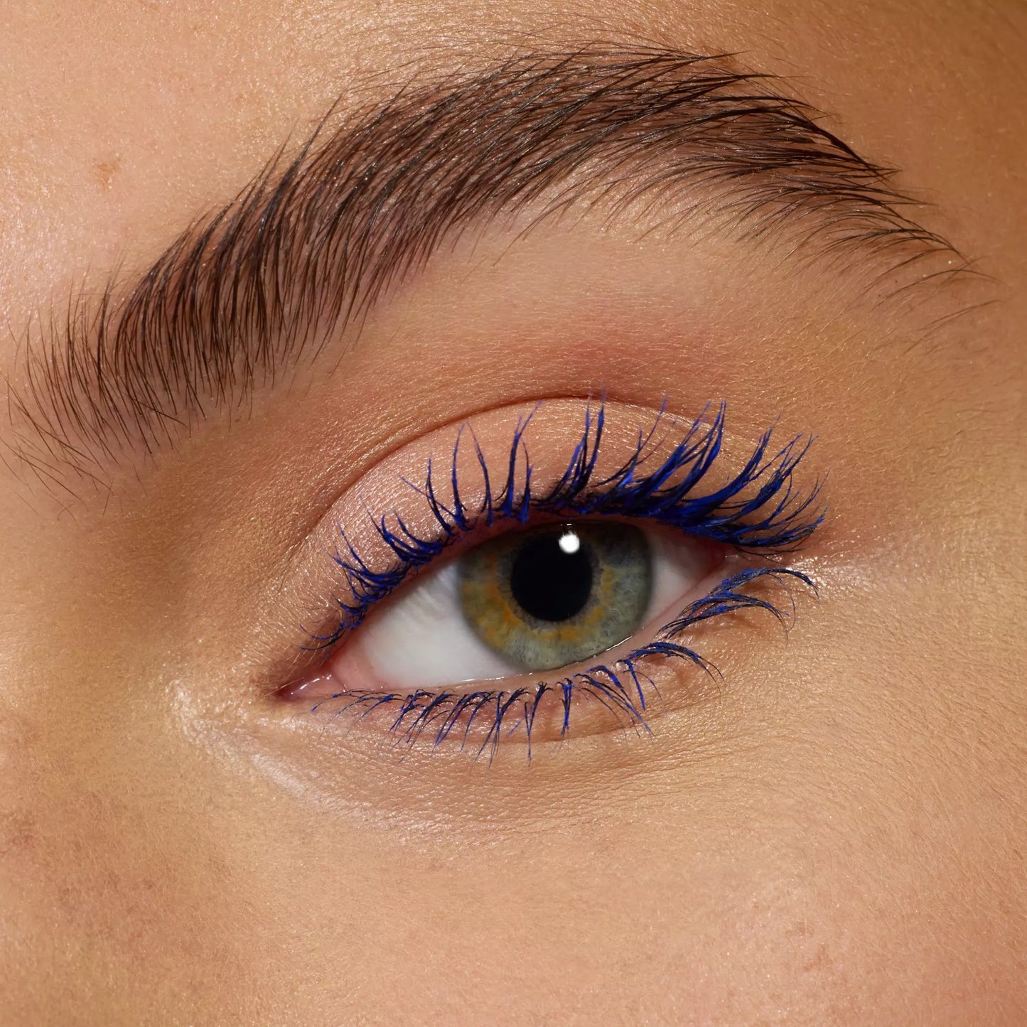 Essence I Love Extreme Blue crazy volume mascara