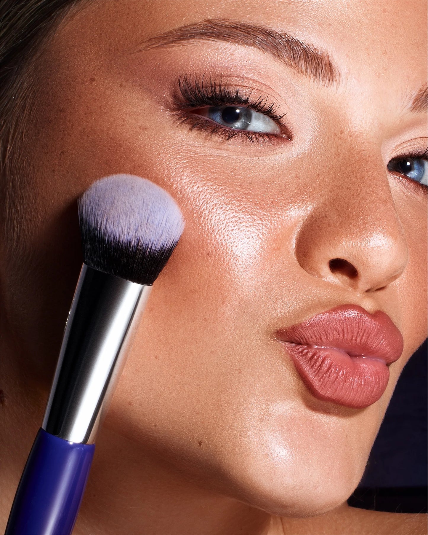 ROYAL COSMETICS
Flawless Blend Medium Brush R302